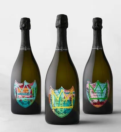 唐培里侬2015年份香槟酒标设计巧妙融合了盾形酒标和艺术家巴斯奎特标志性的三叉王冠。（酒商提供）