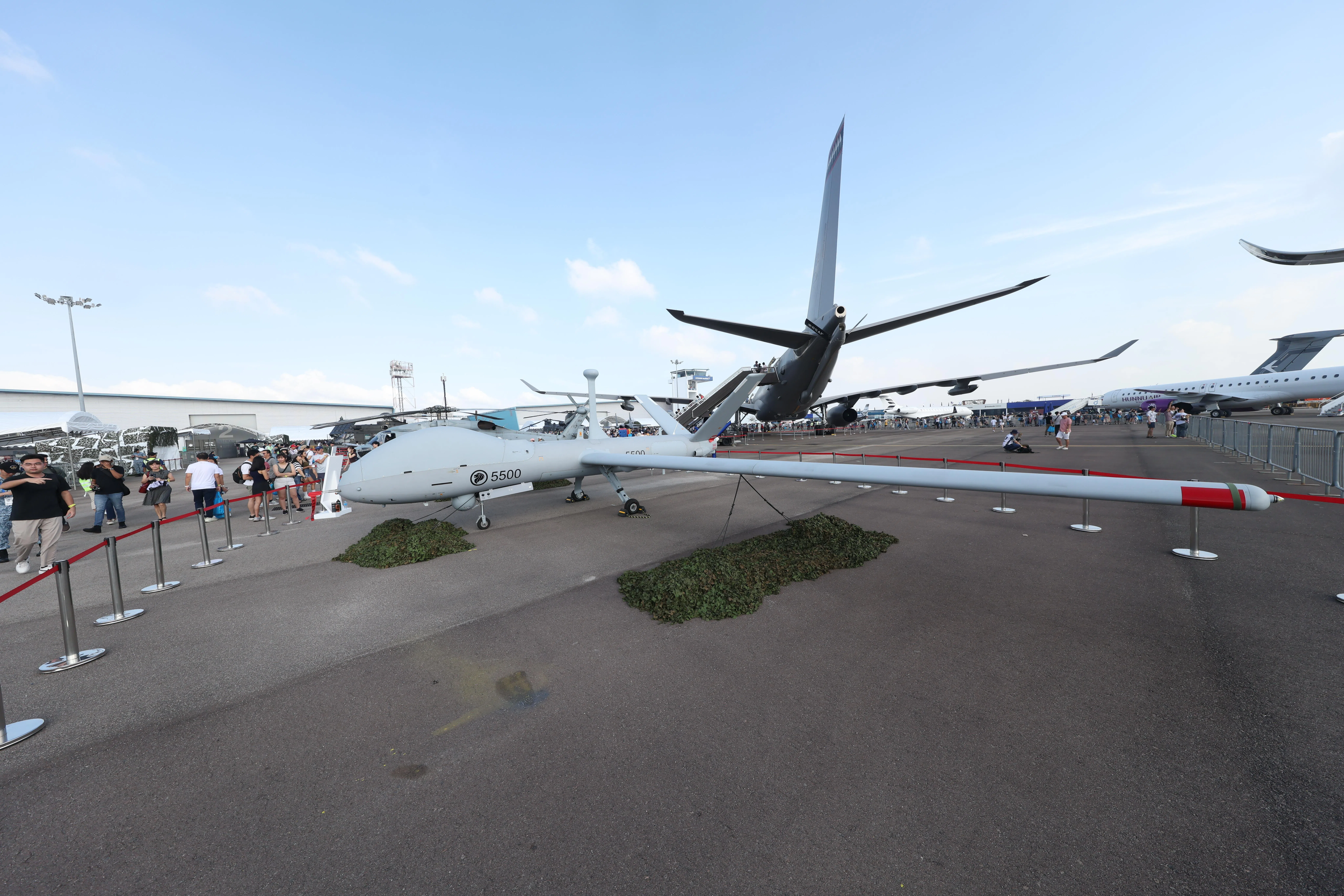 首次在新加坡航空展上亮相的无人侦察机“赫尔墨斯900”。（郑一鸣摄）