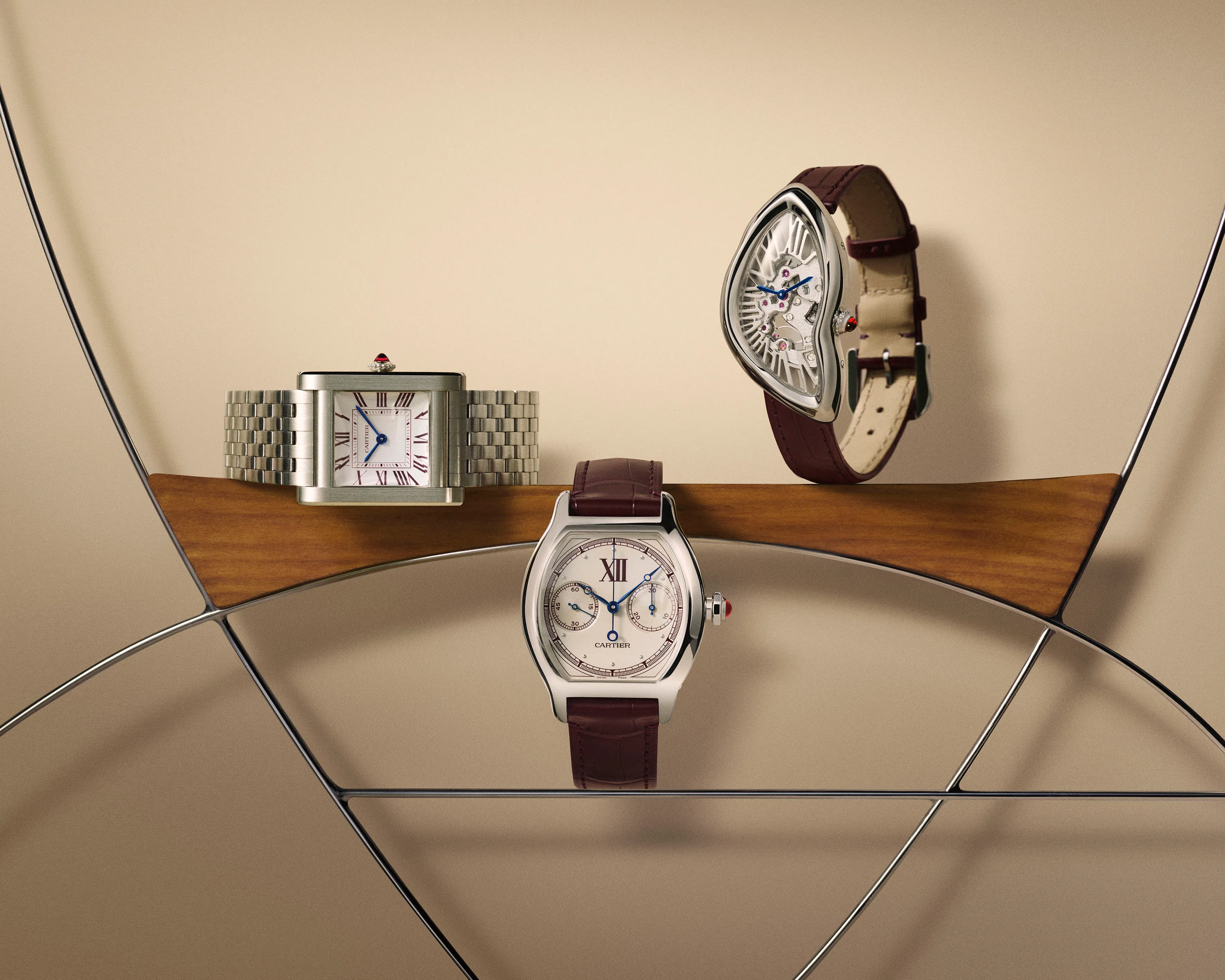 Cartier Privé Les Opus第十篇章汇聚Tank Normale腕表（左起）、Tortue单按钮计时码表与Crash镂空腕表，铂金与酒红色元素贯穿三款新作。（卡地亚提供）