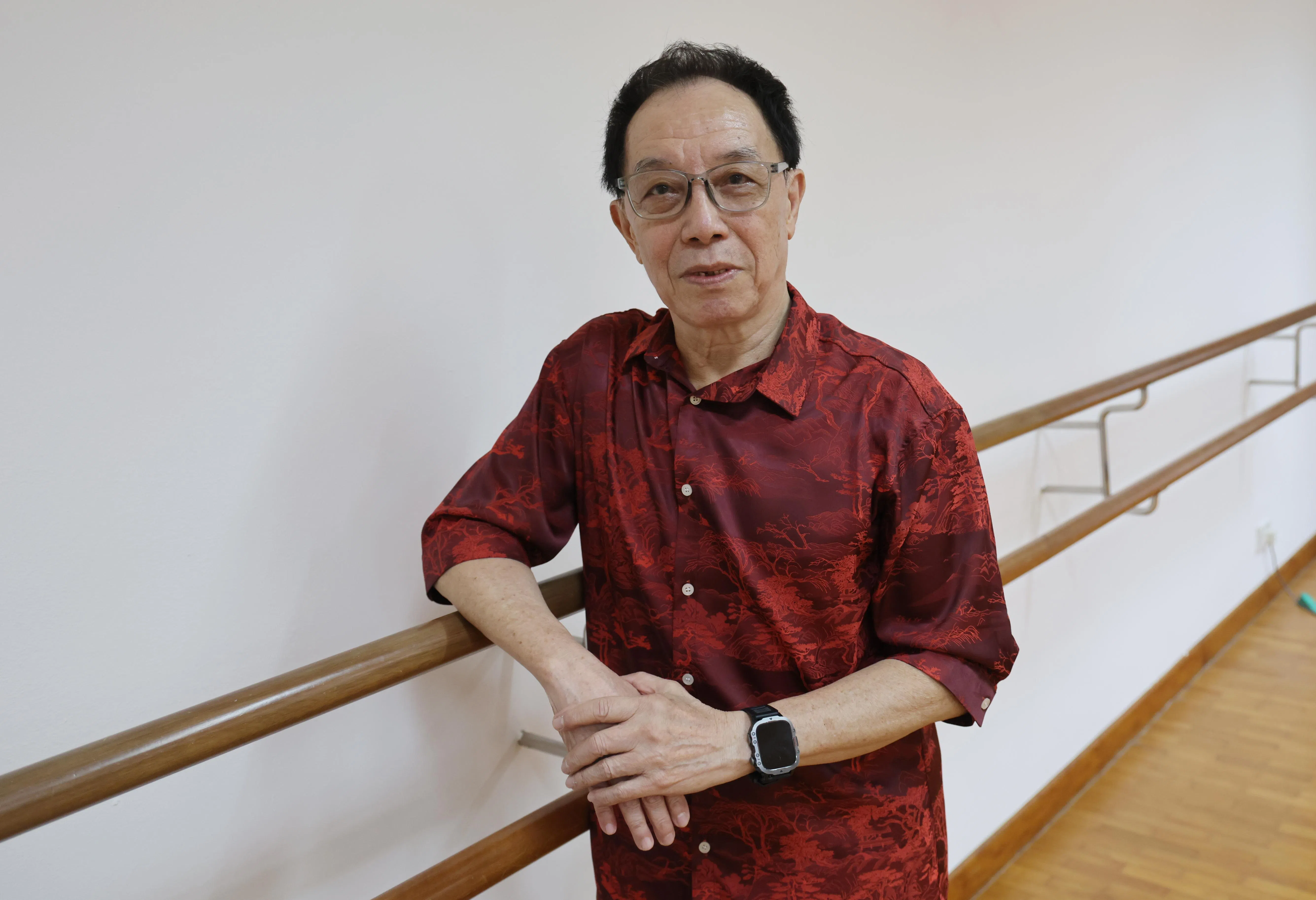 舞蹈老师冼福荣说，只要能走路就可以跳舞，熟能生巧。（唐家鸿摄）