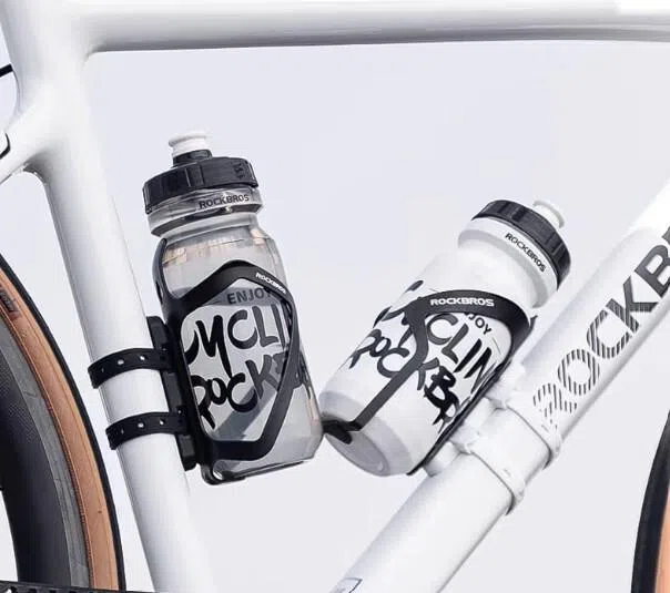 安装水壶架可及时补水。（取自shopee.sg）