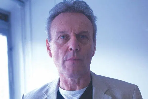 72岁英国资深演员Anthony Head（安东尼海德），因肺炎并发症去世。（互联网）