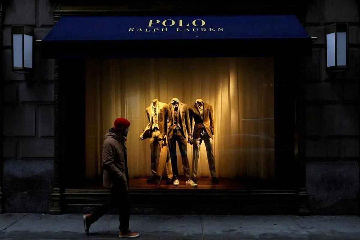 拉夫劳伦最近就与在线游戏公司Roblox，合作推出了The Ralph Lauren Winter Escape。现在，在线游戏玩家也可以在虚拟的马球商店（Polo Shops）为他们的数码化身购买服装。（路透社）