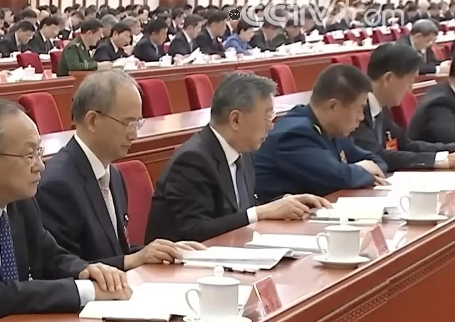 中国空军政委郭普校（左四）出席了今年10月的中共四中全会。（央视新闻联播截图）