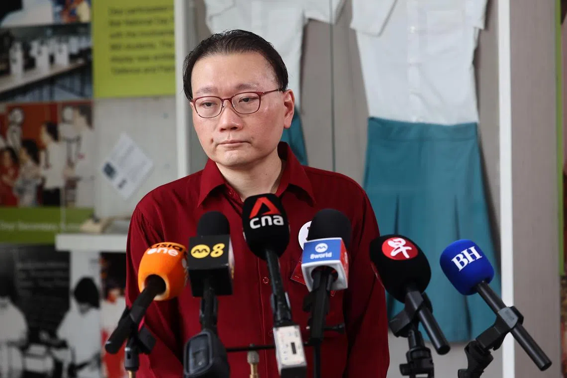 代表人民联盟出战杨厝港单选区的方爱民受访时，说明参选的初衷并呼吁选民给予支持。（陈渊庄摄）