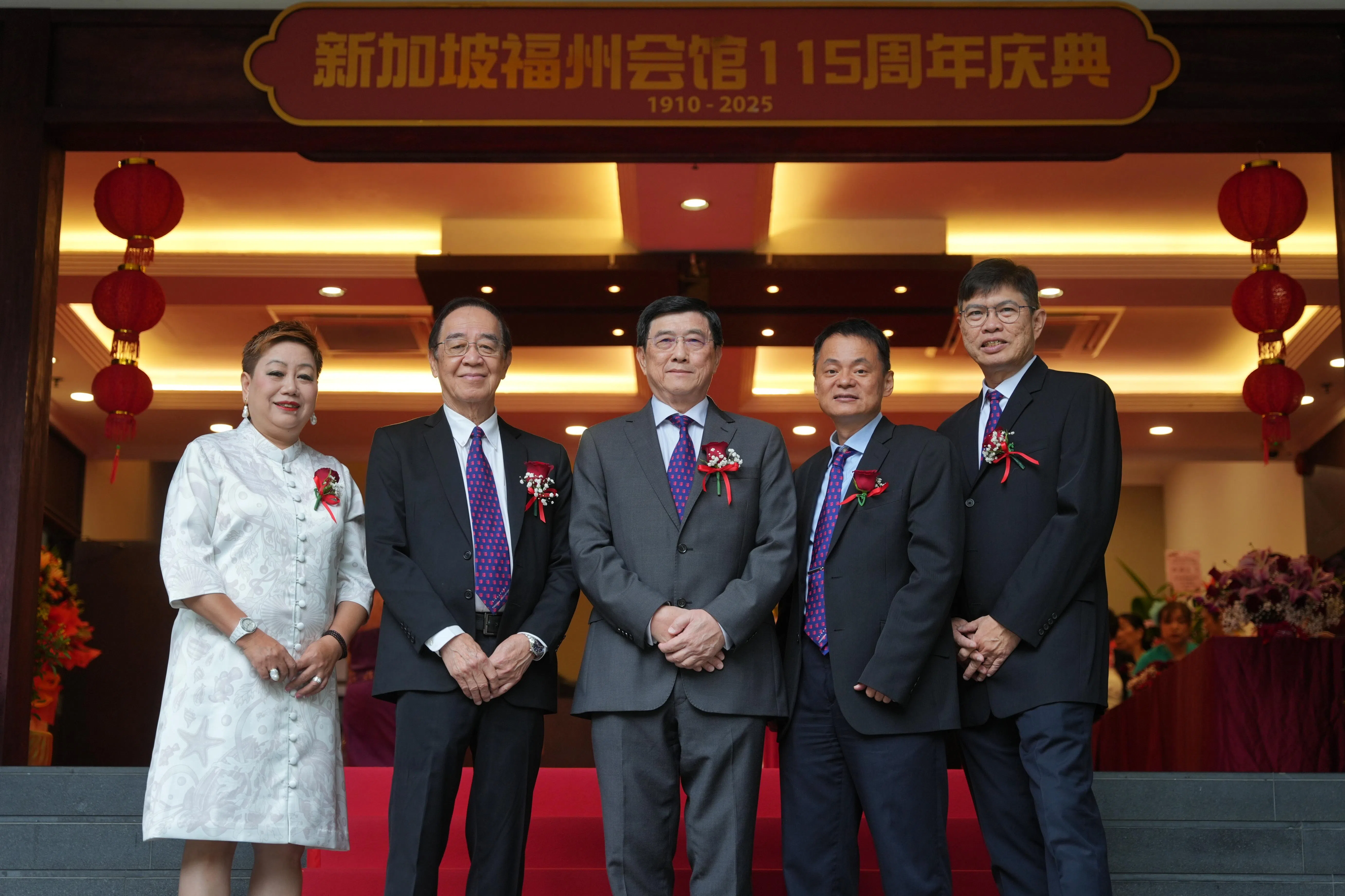 福州会馆总务王品华、第一副主席程文銮、主席叶明杰、第二副主席林晓东、财政程章康等理事致力推动会馆更新。（谢智扬摄）