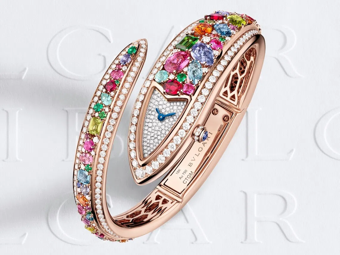 18K玫瑰金Serpenti Aeterna新作通体镶嵌宝石，历经225小时研发设计，185小时宝石甄选与雕琢，以及逾60小时镶嵌工序。（宝格丽提供）