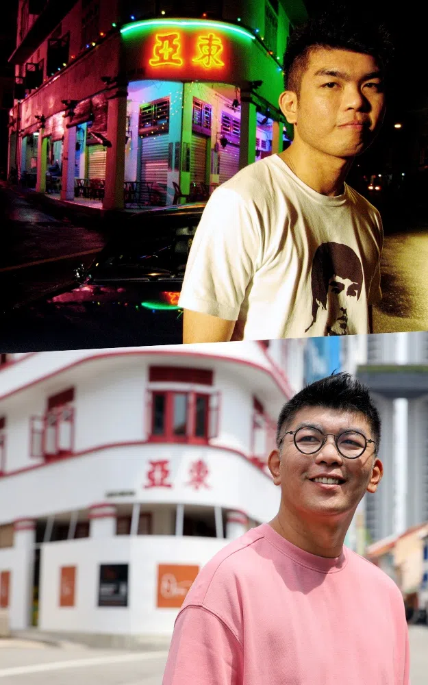 摄于东亚餐室旧址前的照片，上图是摄影师在2004年拍摄28岁的陈子谦，下图是2025年的陈子谦。（龙国雄摄）