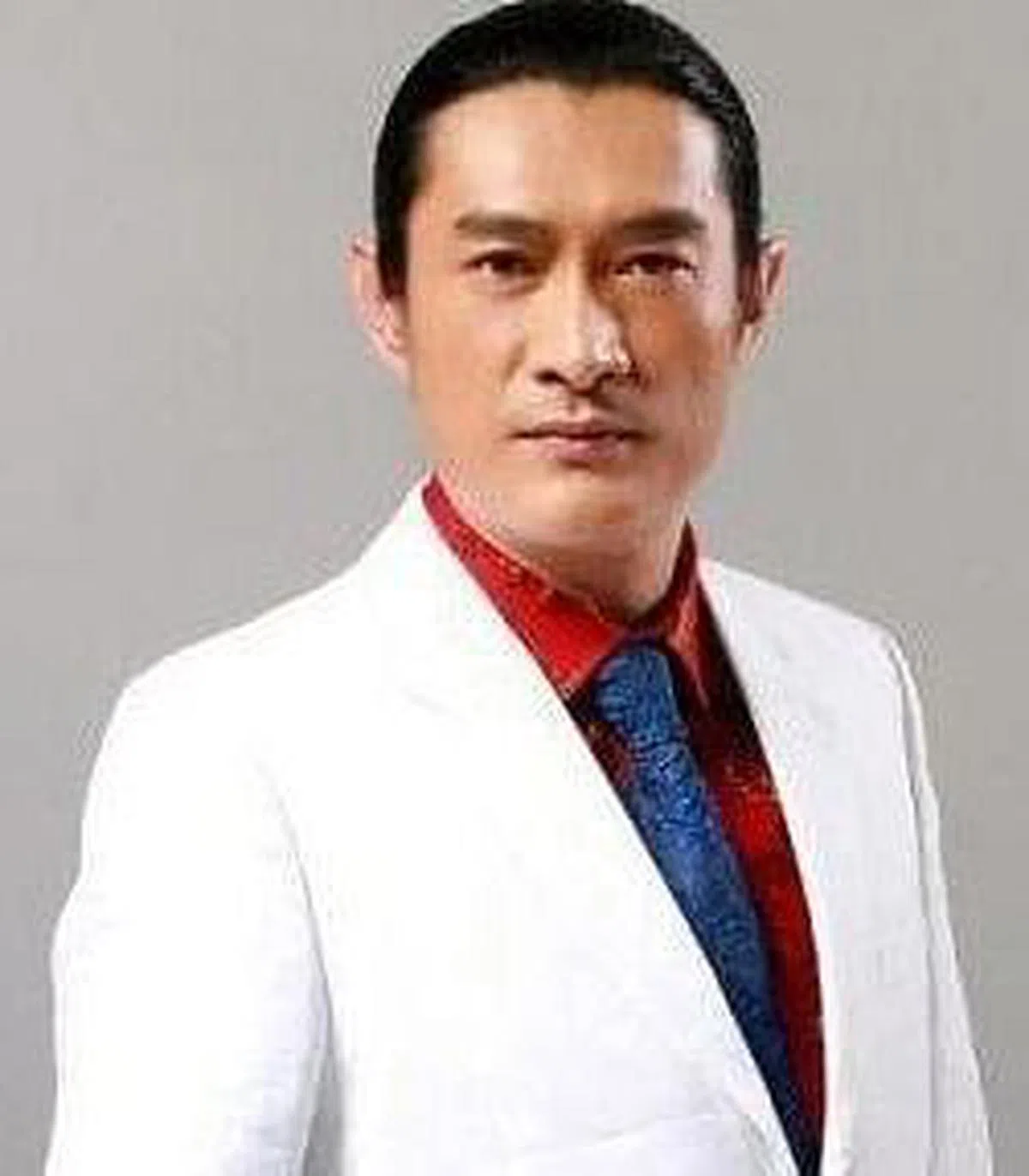  黄安。
