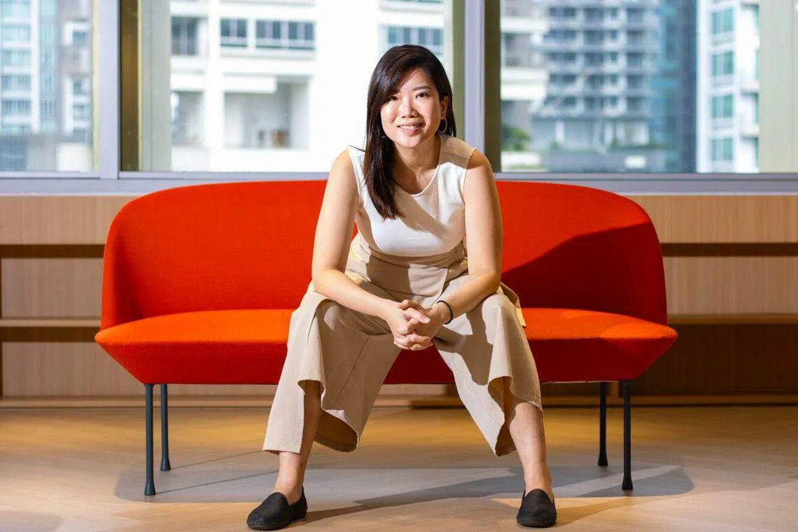 Steffie Setiawan喜欢柔中带刚的着装风格，搭配配饰点亮造型。（受访者提供）