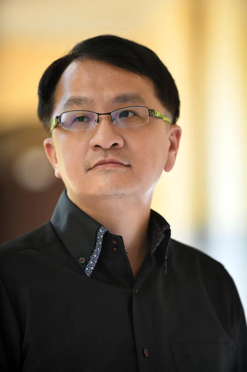 台北教育大学语文与创作学系副教授杨宗翰也是台湾新诗历史的研究者，与孟樊合著《台湾新诗史》。（杨宗翰提供）