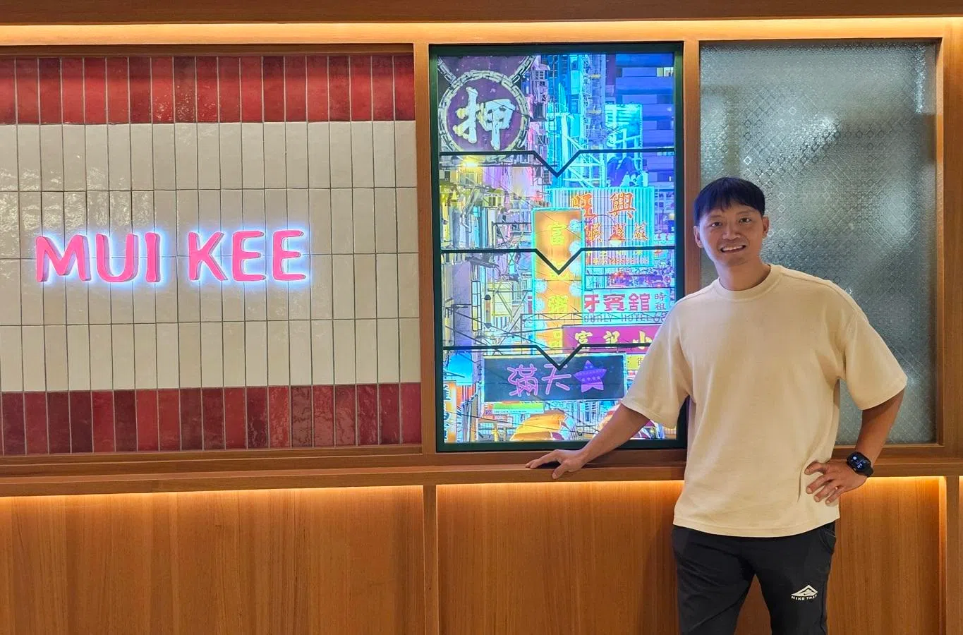 香港妹记第三代负责人蔡觉东说，一碗好粥关键在于火候和食材品质。（黄亿敏摄）