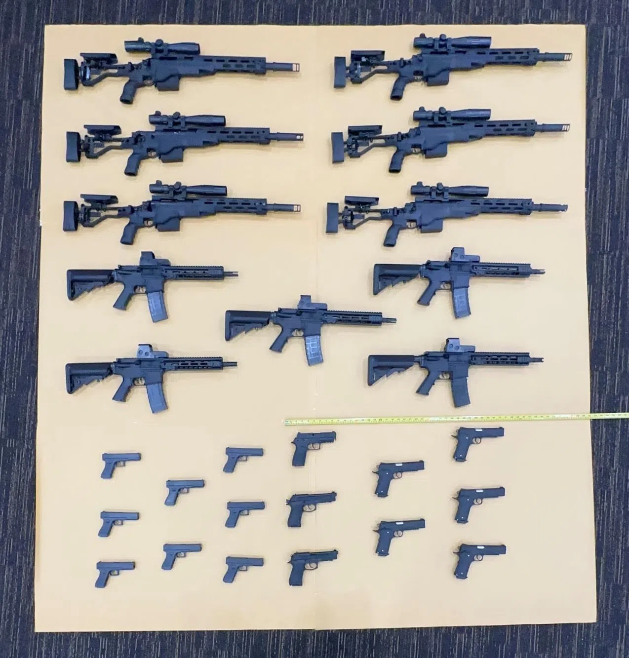 警方起获的仿制枪械。（警方提供）