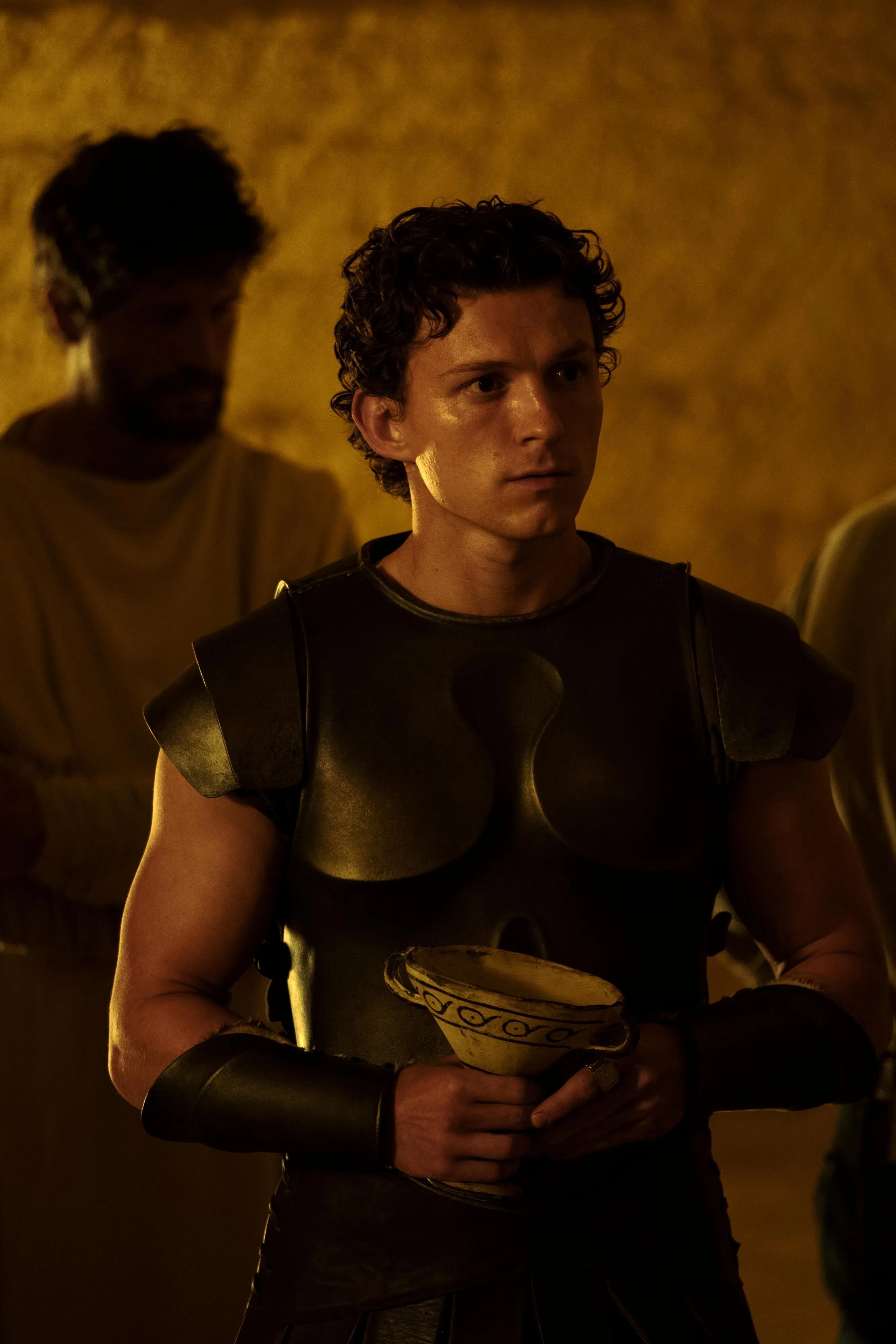 Tom Holland饰演Matt Damon与Anne Hathaway的儿子，为守护家园挺身而出。（联邦影业提供）