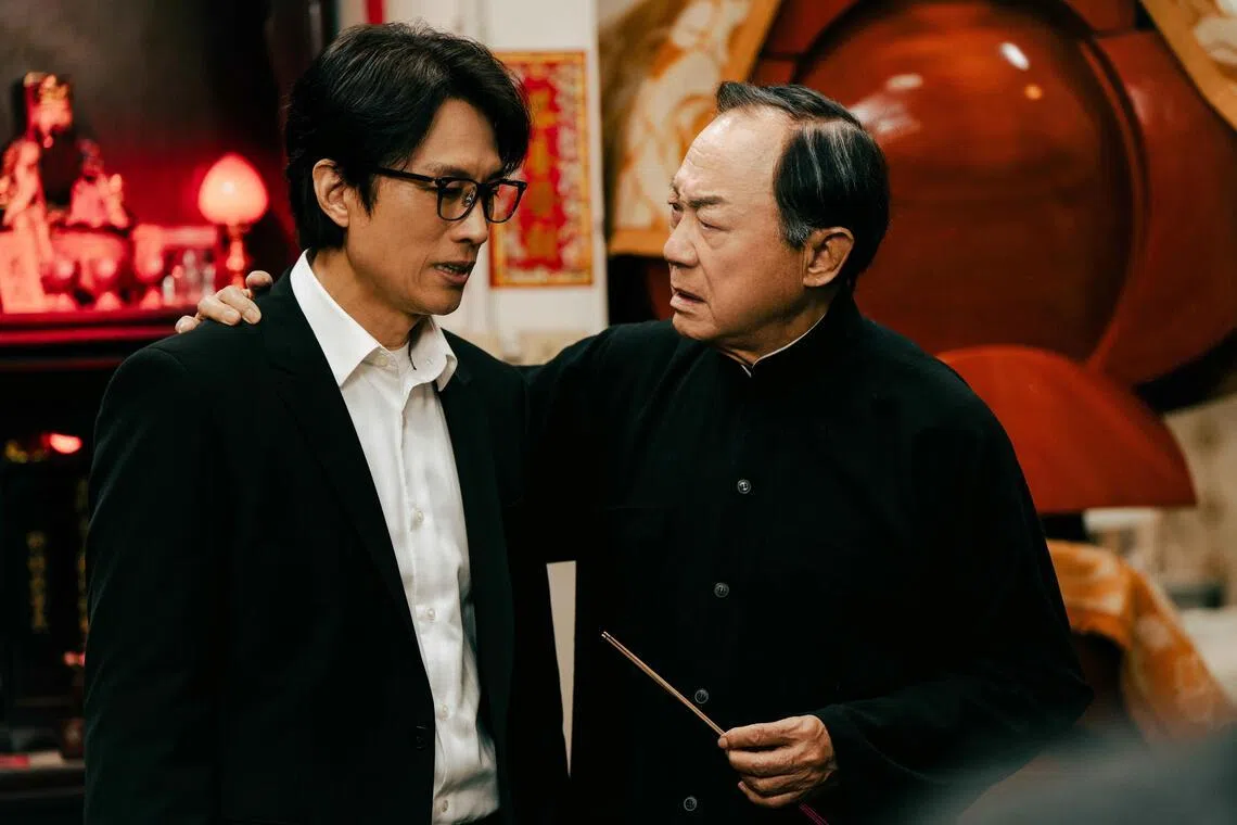 黄子华（左）和许冠文主演的《破·地狱》2024年限量放映的粤语原音场次引起购票热。（嘉华院线提供）