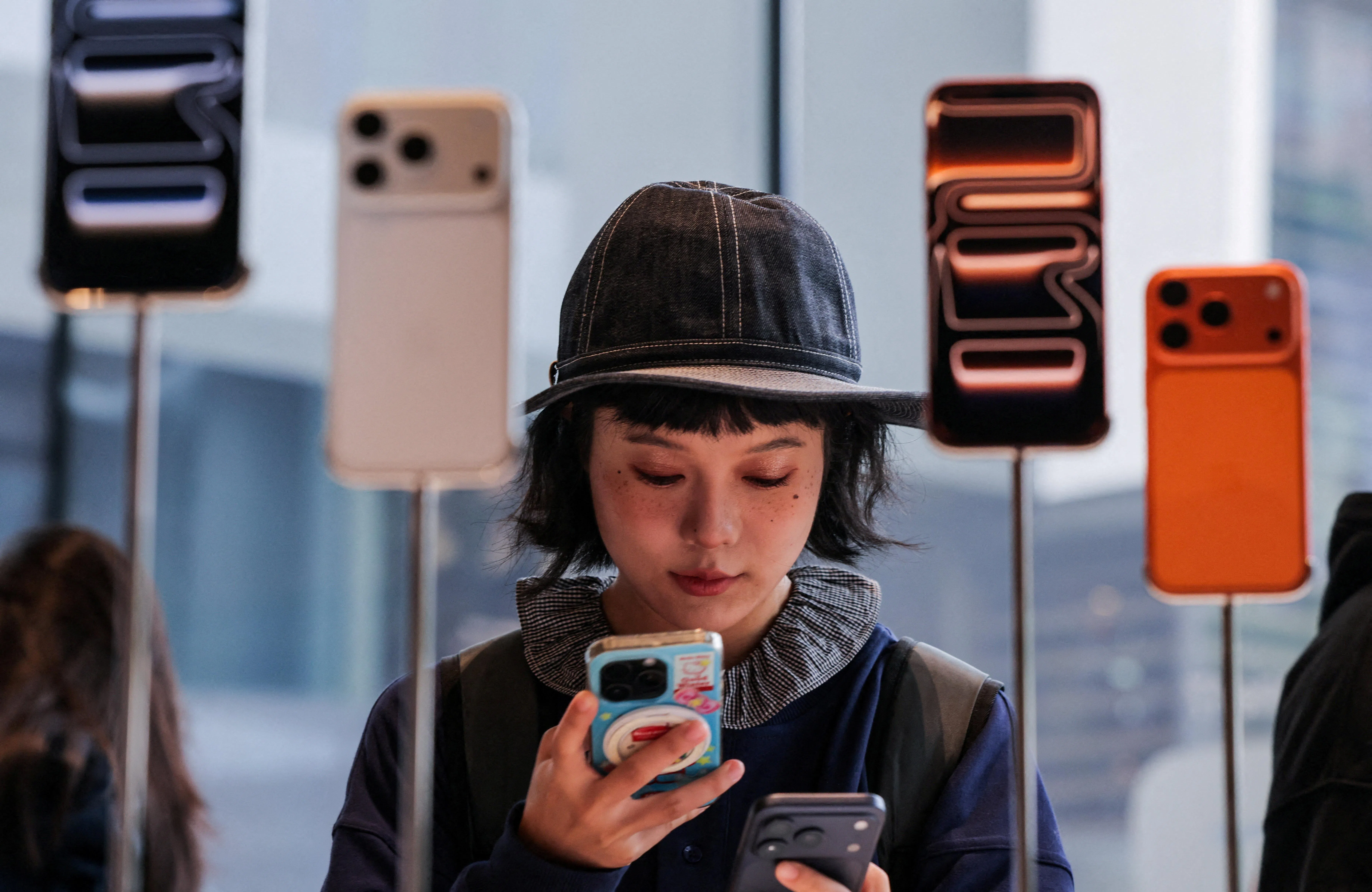 艾夫斯说，苹果公司的iPhone 17的销量超出预期，尤其是在至关重要的中国市场它的表现更是强劲。（路透社）