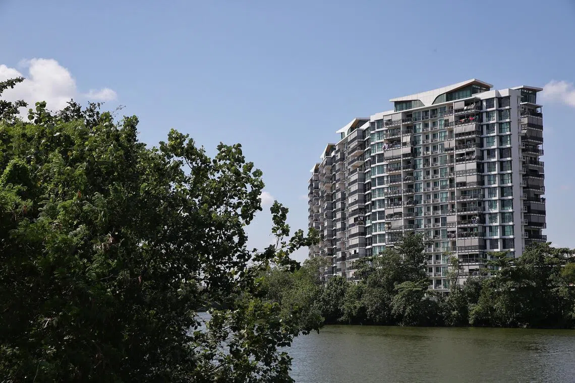 鑫丰银河湾（Kingsford Waterbay）被投诉建筑工程不符合建筑管制法令条规，发展商鑫丰集团获禁售令，拖累鑫悦府（Normanton Park） 的销售必须延后近两年。（海峡时报）