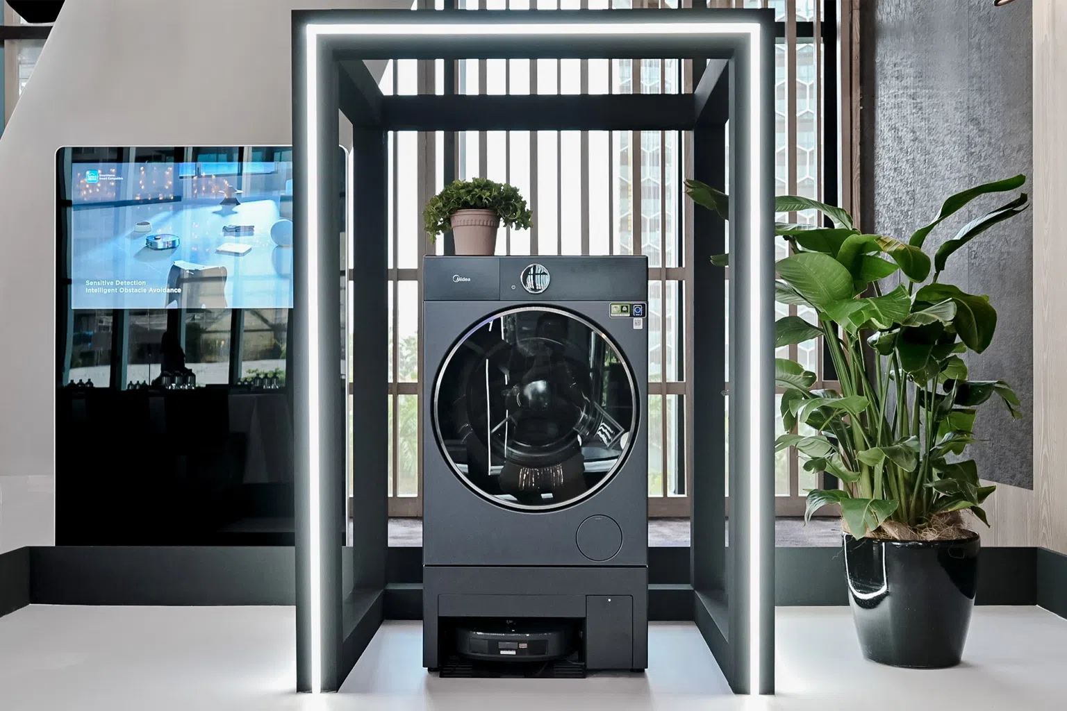 一体化的WashBot，为家居节省了不少空间。（图/美的提供）