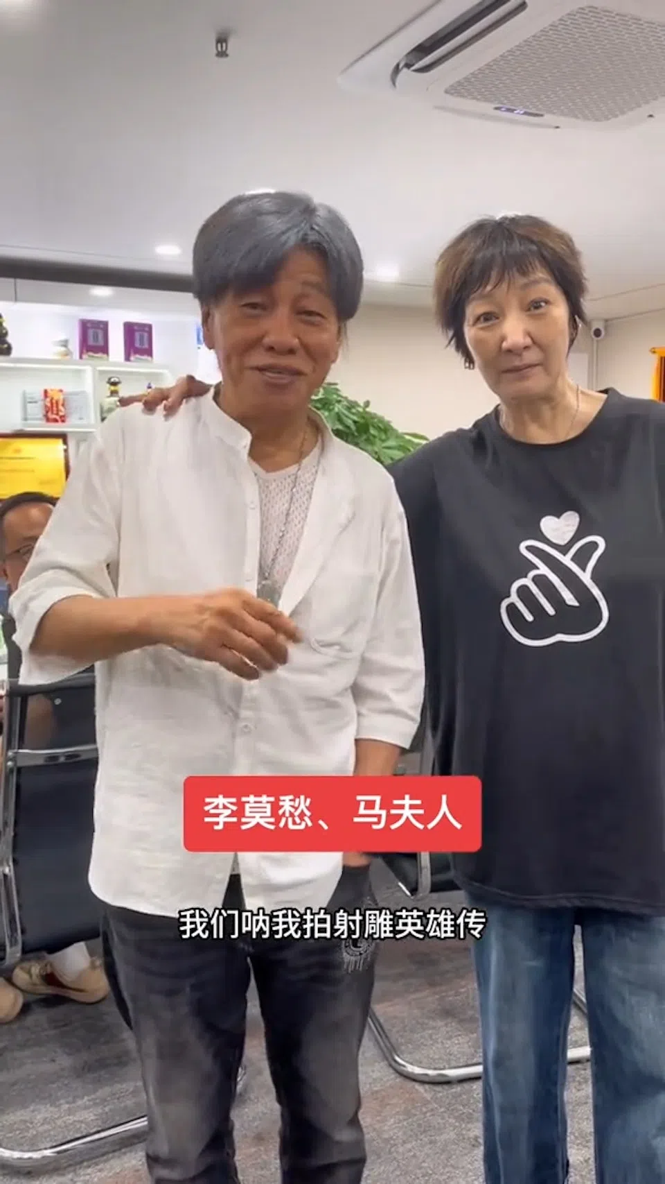 梁小龙（左）分享聚会影片，59岁雪梨现身（右）。（互联网）