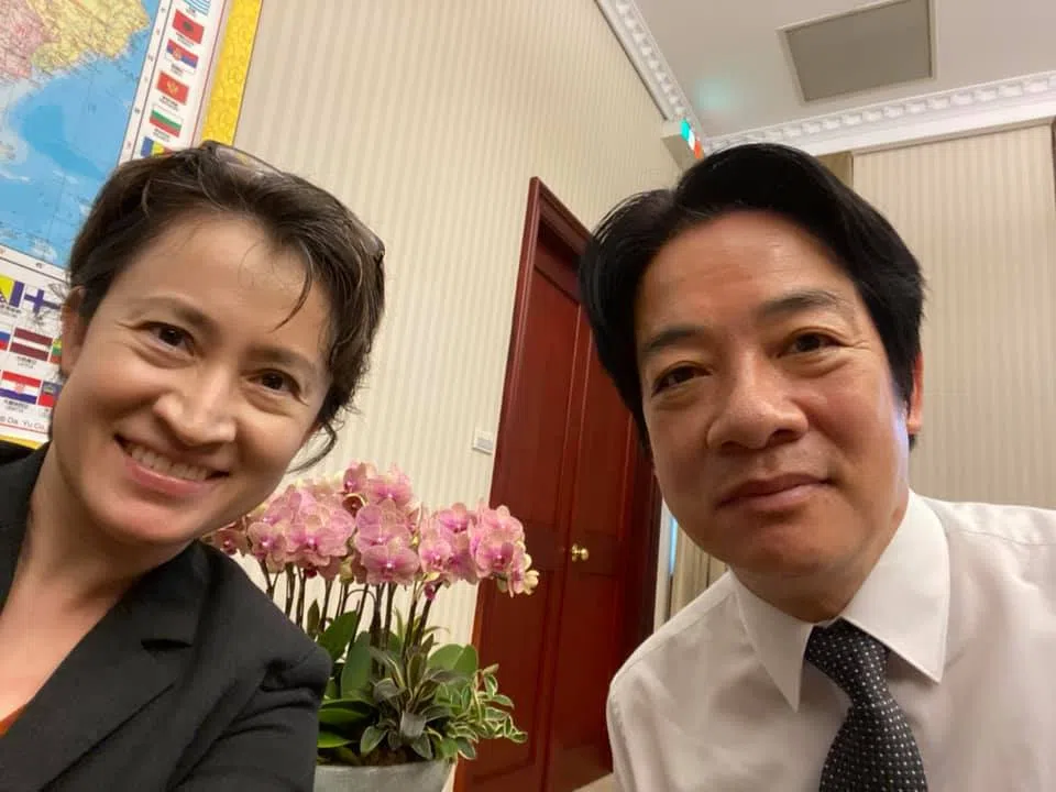萧美琴（左）2020年与赖清德在台湾的合照。（萧美琴脸书）