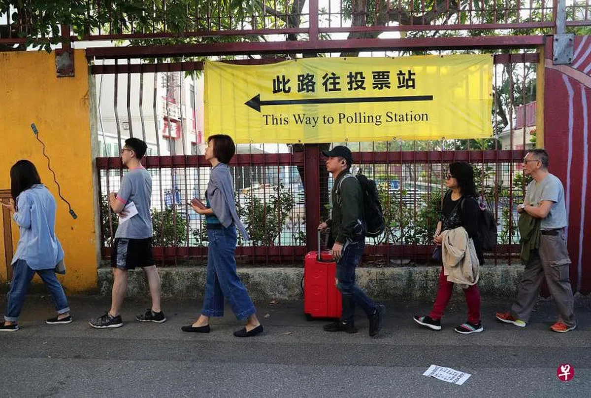 香港区议会选举于2019年11月24日结束，投票率高达71.2%，是香港史上投票率最高的一次选举。（路透社）