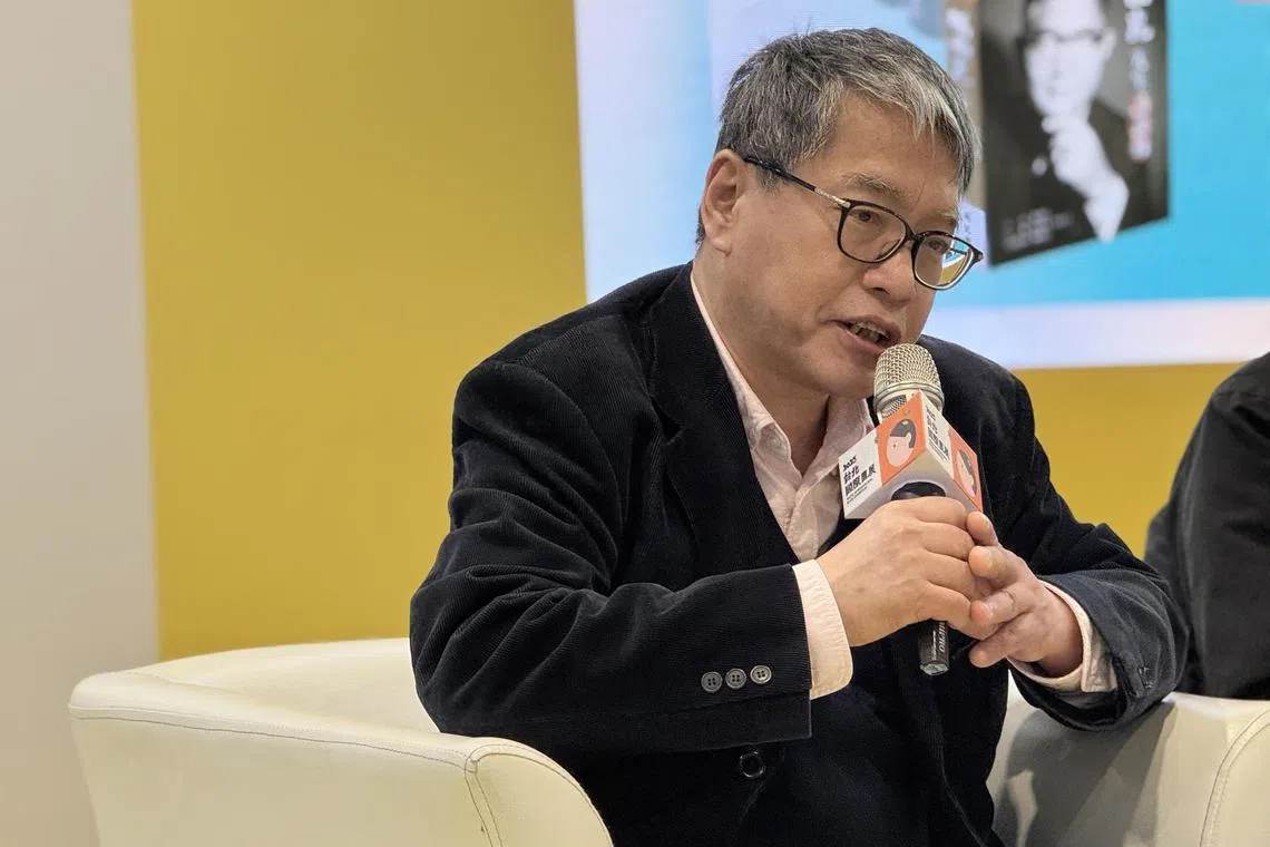 台湾国安局外围智库远景基金会执行长赖怡忠2月6日在台北国际书展座谈会上坦言，美国对台政策一直都在调整，从1970年代、1990年代的系列变化，就能看出美国对台决策有时可能是基于领导人个人势力，有时也会陷入合理性的难题 。（缪宗翰摄）