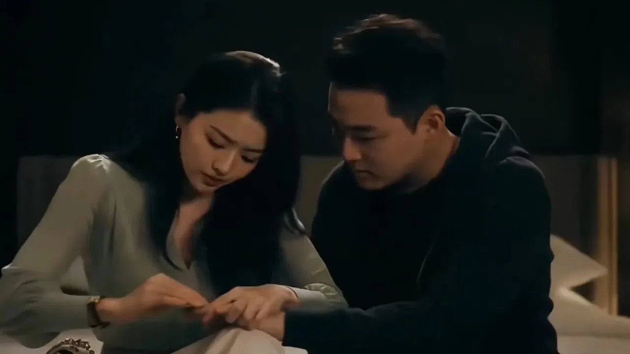 网上出现不同版本的《我的女友景甜》AI短剧。（互联网）
