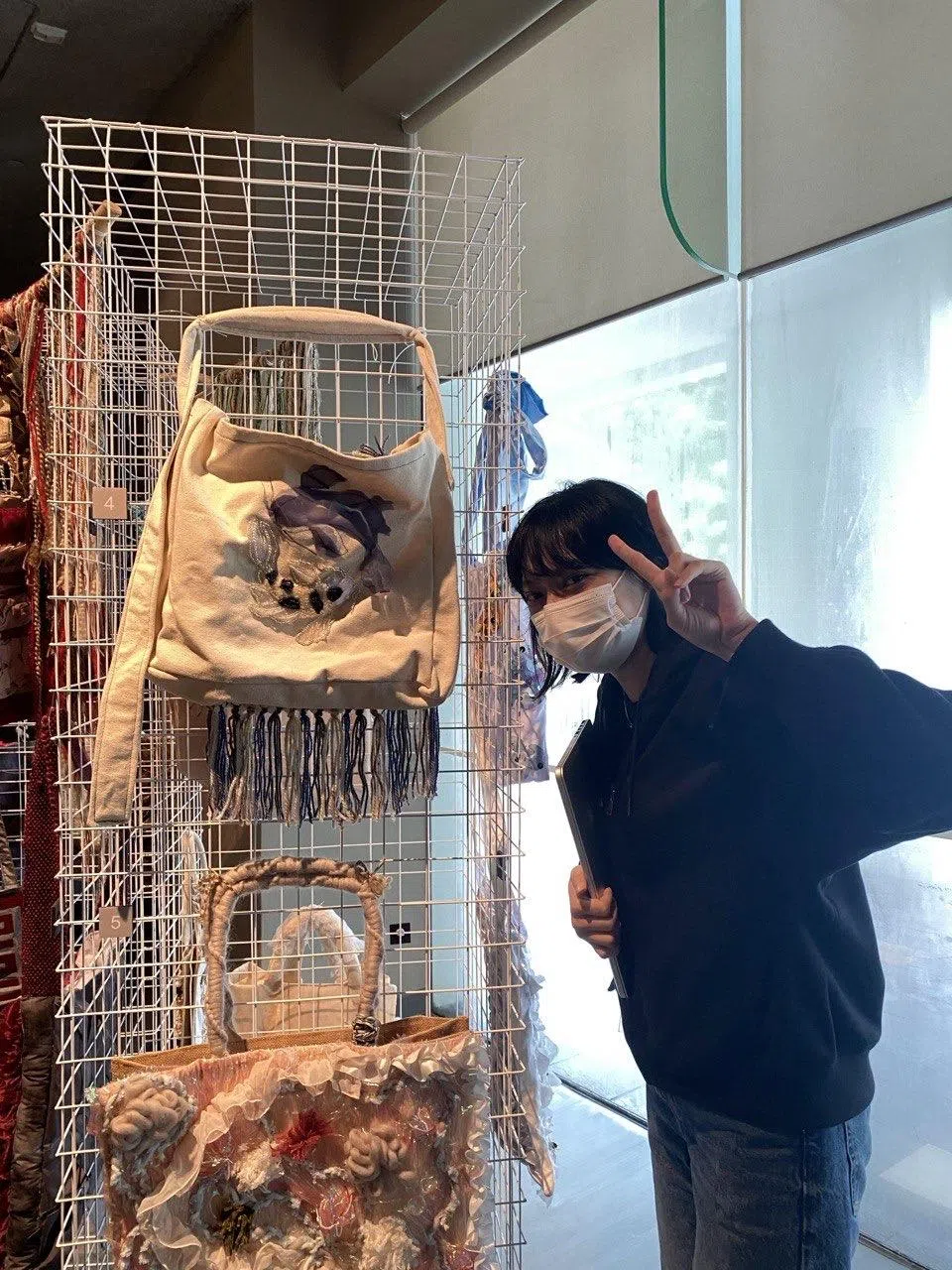 丰树青少年教育援助计划减轻南洋艺术学院学生陈思美的经济压力，让她能够更专注学业、更专心追求目标。（受访者提供）