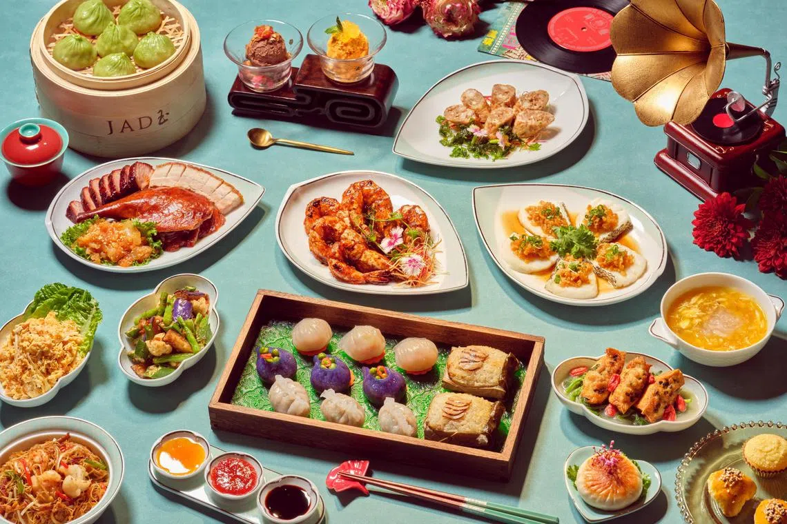 富丽敦酒店中餐馆玉楼于每个周末推出小红点心Yum Cha点心宴。食客可从菜单中任选15道精致点心。（酒店提供）