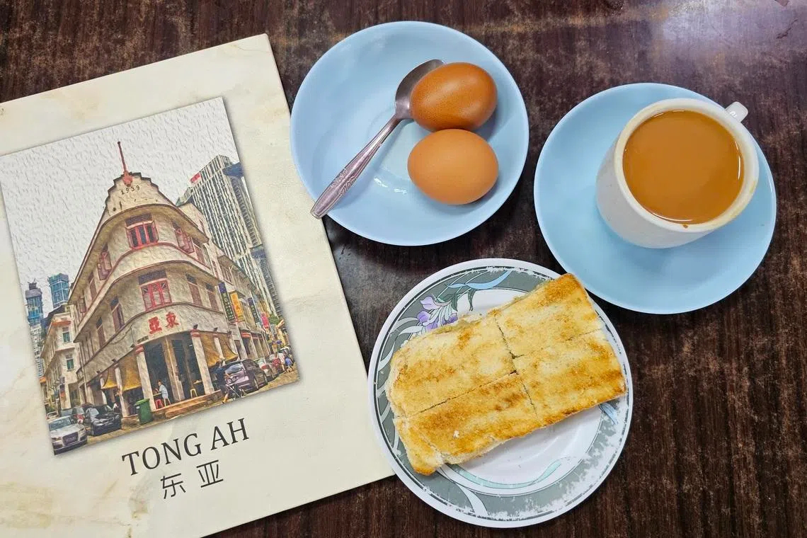 南洋咖啡面包早餐，咖椰吐司甜而不腻。（黄亿敏摄）