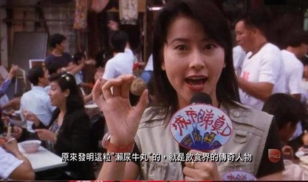 祝文君曾主持资讯类节目，也客串过周星驰的电影《食神》。（互联网）
