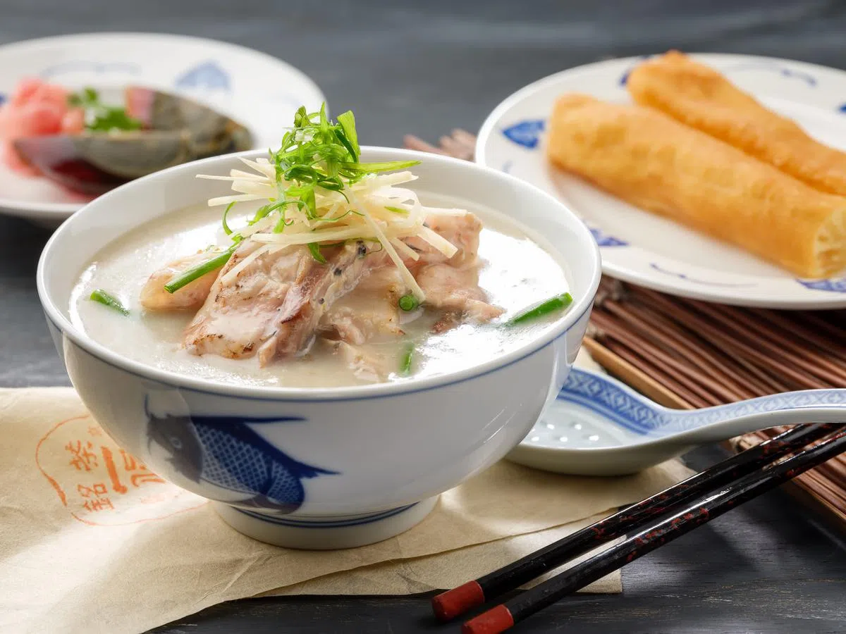 “妹记”的招牌之一：生滚石斑鱼腩粥（品牌提供）