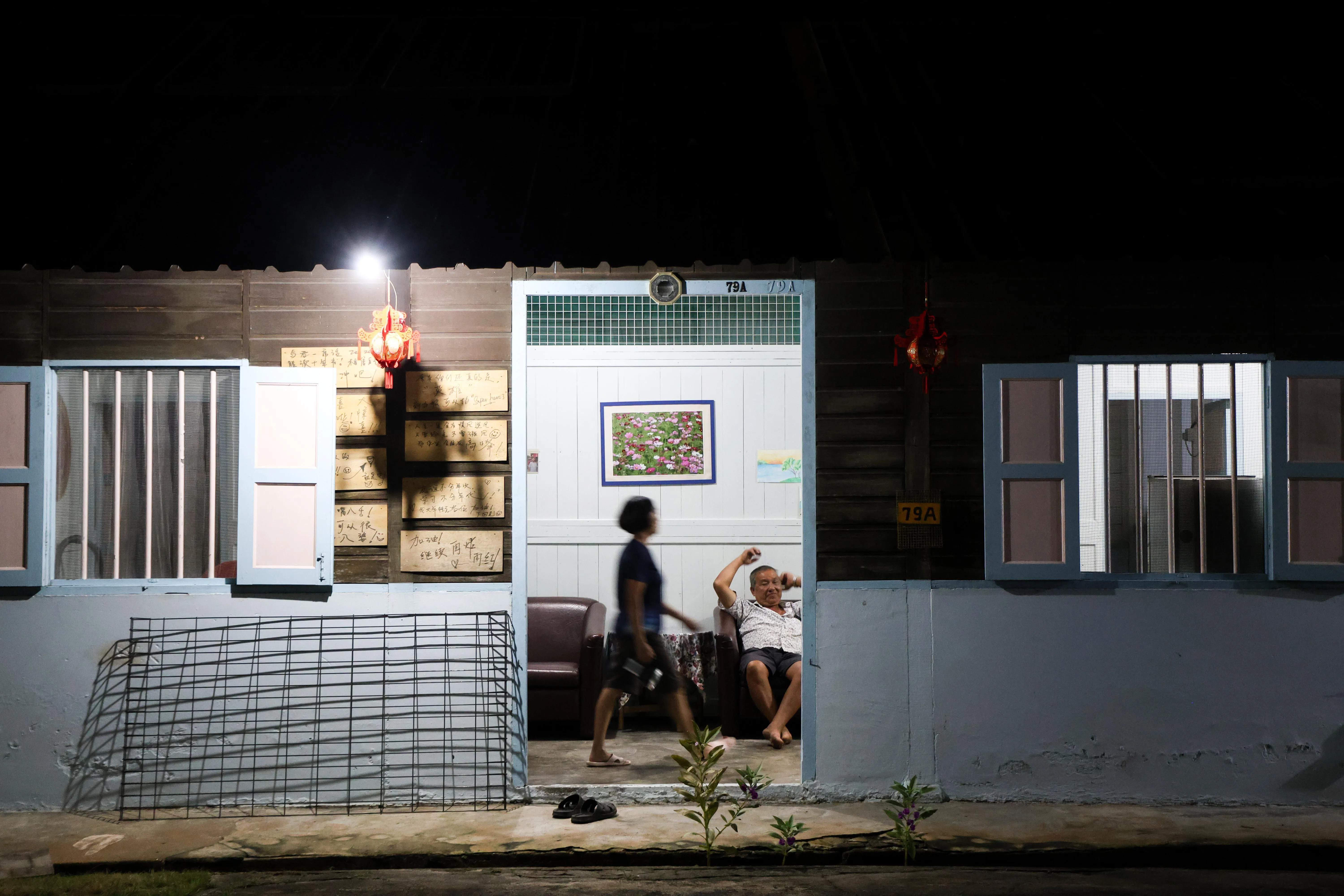导览的最后一站，是一座至今仍有人居住的甘榜老屋。（关俊威摄）