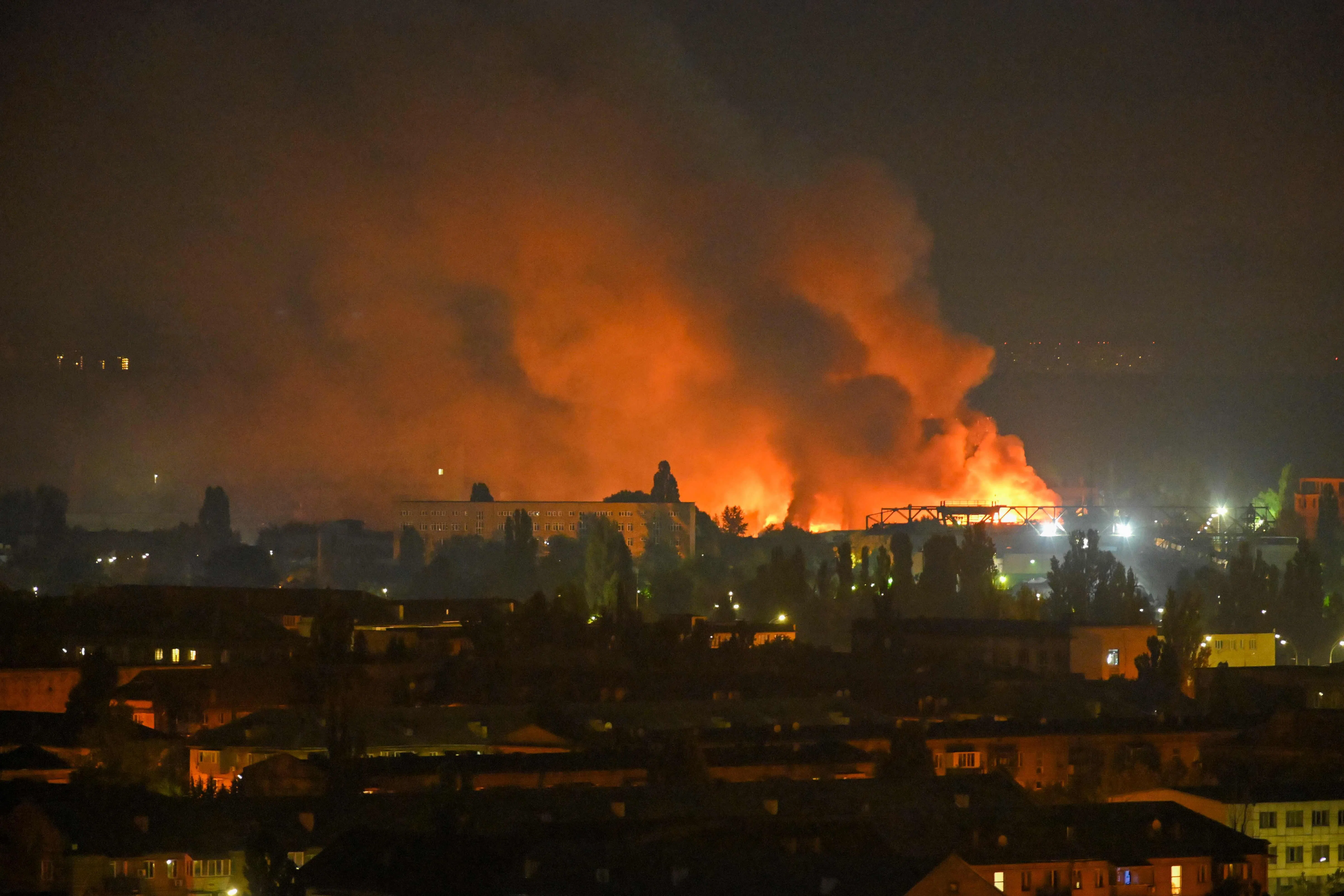 俄罗斯星期三（8月5日）午夜后对基辅和周边地区展开空袭，至少七处地点遇袭，造成至少17人死亡，几十人受伤，全市防空警报持续超过一小时。（法新社）