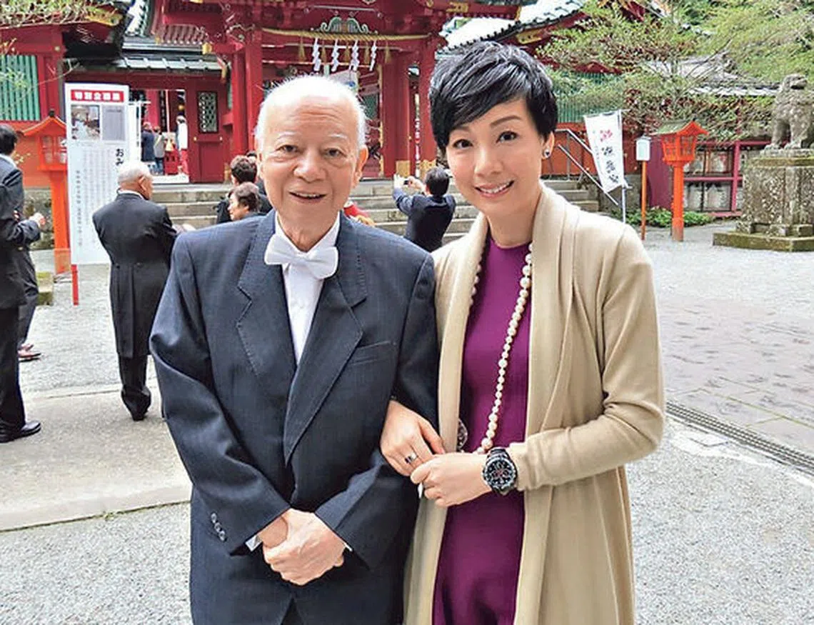 江美仪（右）很尊敬前家翁。（互联网）