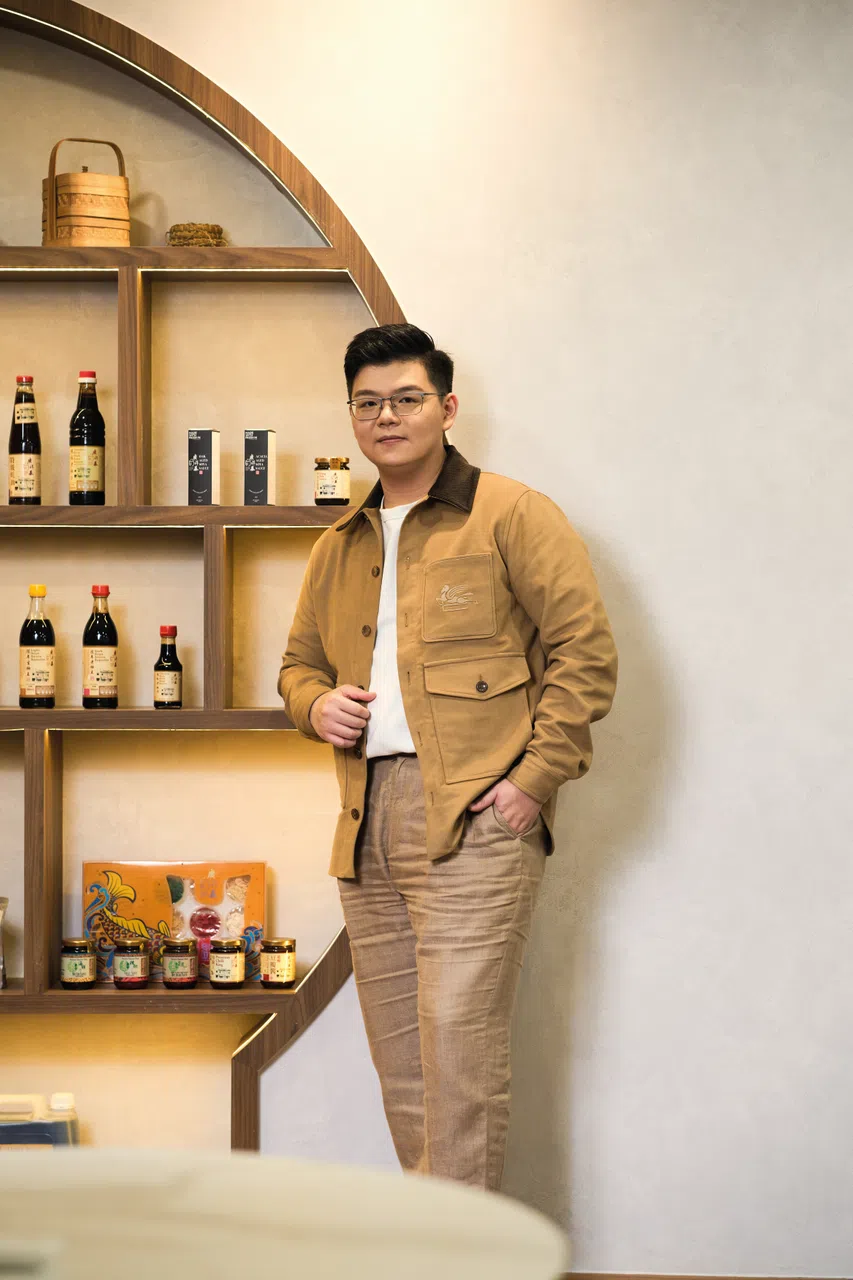 广祥泰第五代接班人朱志文希望把广祥泰打造成为东南亚最大的酱油厂，要让每个人都能买到一瓶优质的酱油。（风华杂志提供）