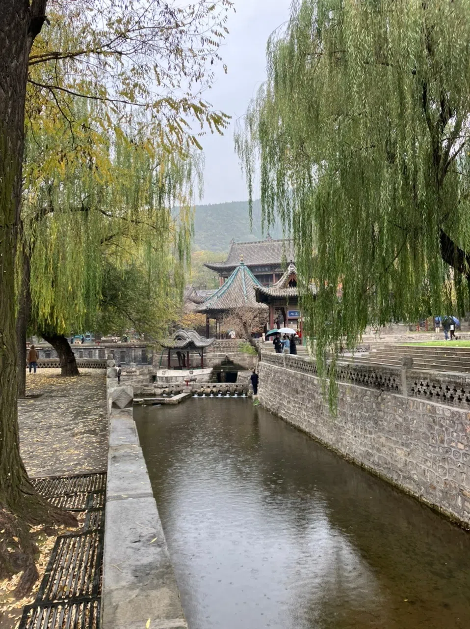 依山傍水的晋祠。（叶淅摄）