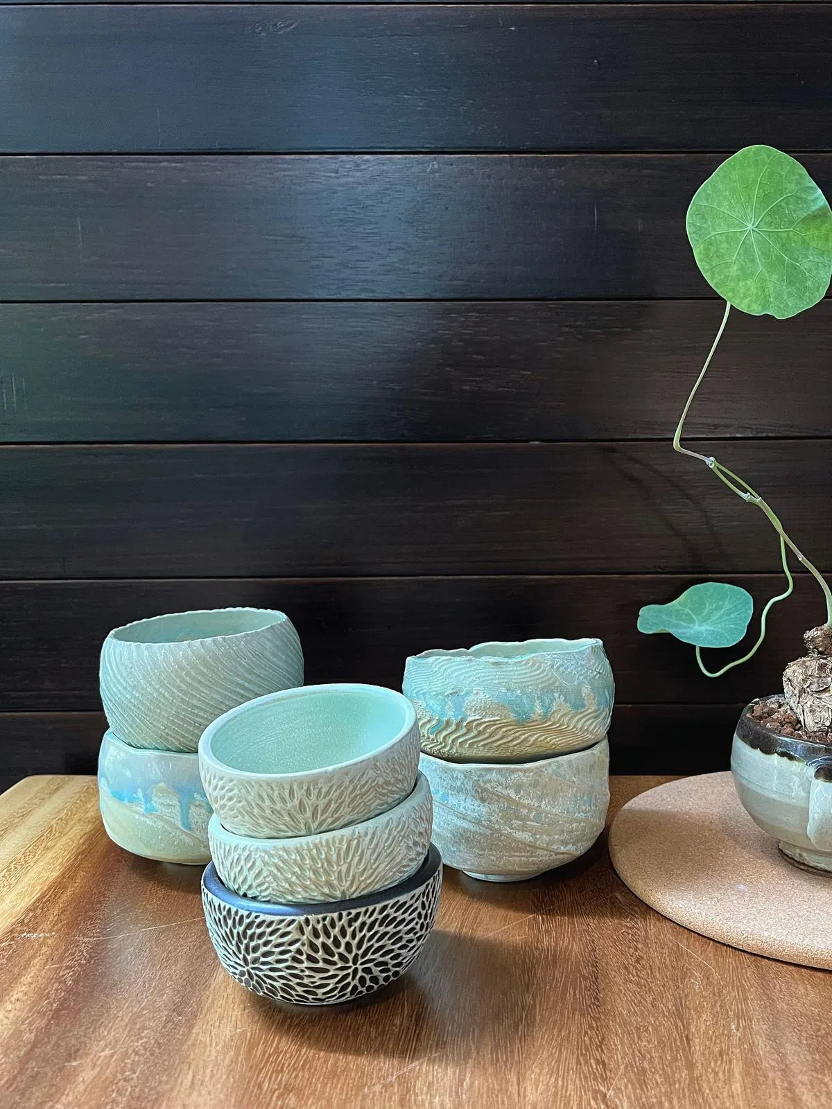 蔡湘湘的陶艺作品；她喜欢陶土自然原始的状态。（图片由受访者提供）