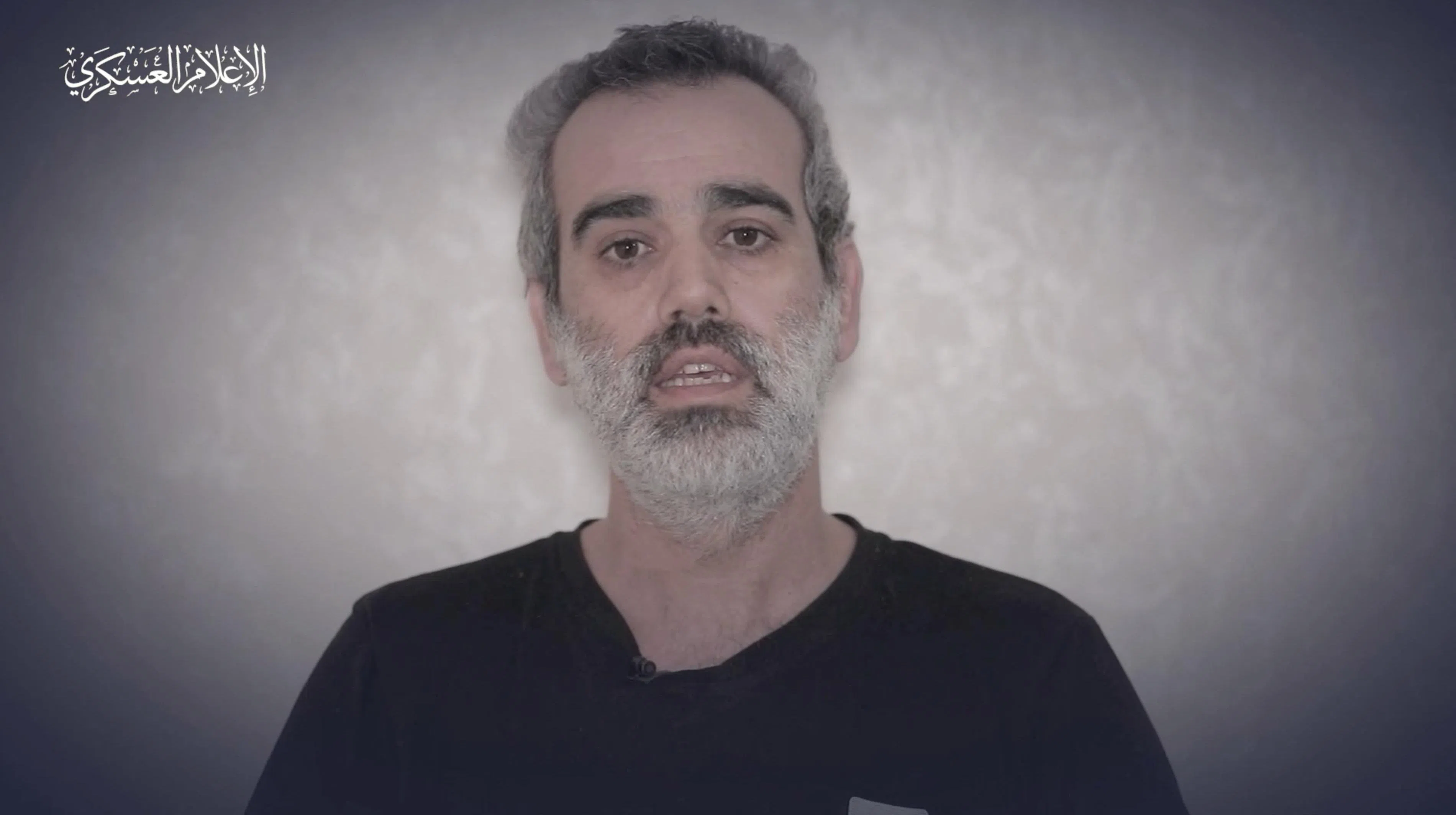 47岁的被掳人质米兰（Omri Miran）在哈马斯发布的视频中说：“我已经被哈马斯囚禁202天。这里（加沙地带）的情况令人不快、困难，还有很多炸弹。是时候达成协议，让我们安全健康地离开这里……继续抗议，这样才能达成协议。”（路透社）