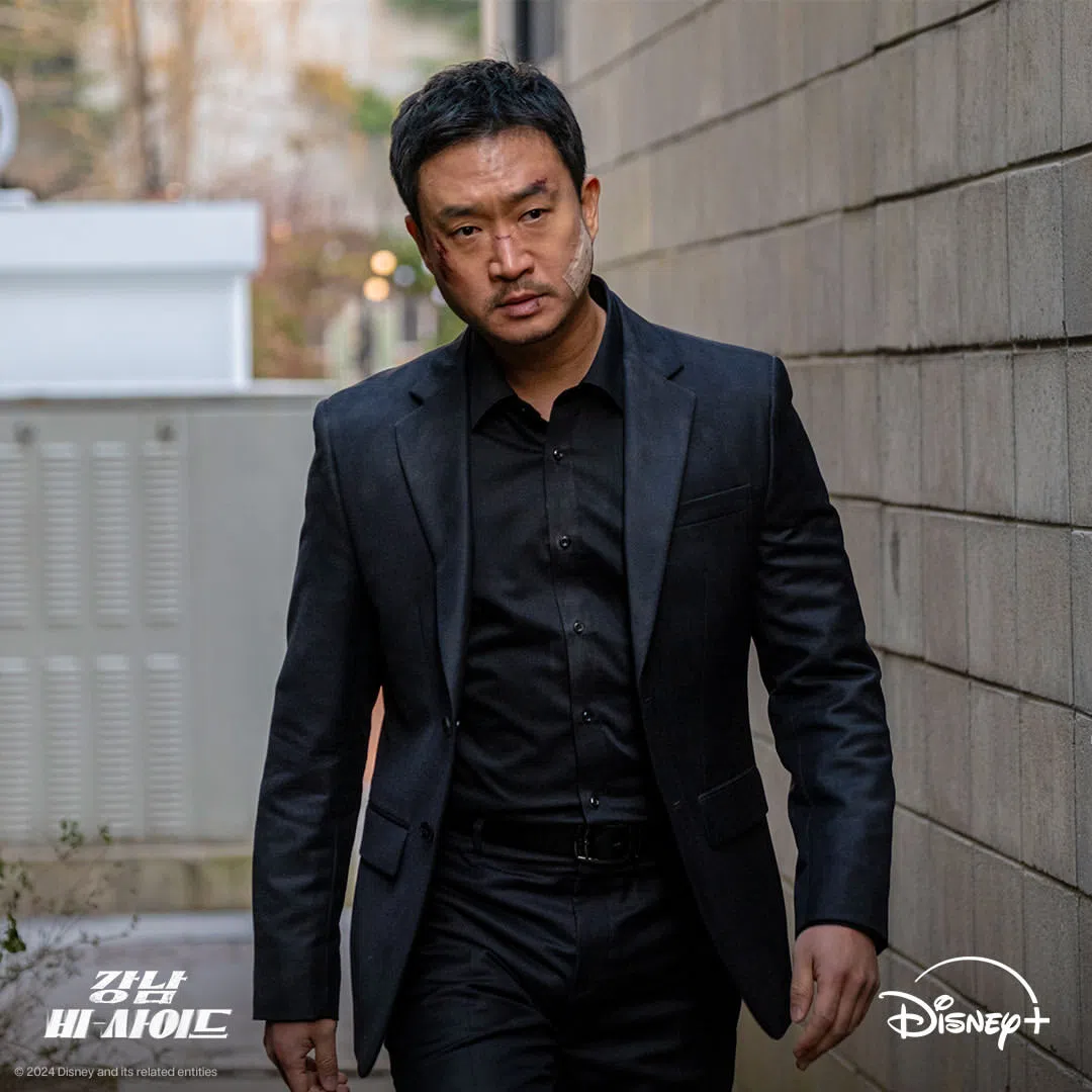 姜董佑（赵佑镇饰）因揭发贪污同事而被孤立。（取自Disney+ Korea IG）