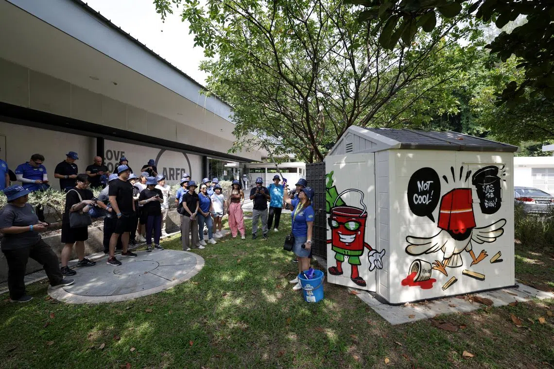 公共卫生理事会设在全岛各地的“清洁舱”是一种自助式工具储藏站，内有拾垃圾专用工具，供公众免费借用。（叶振忠摄）