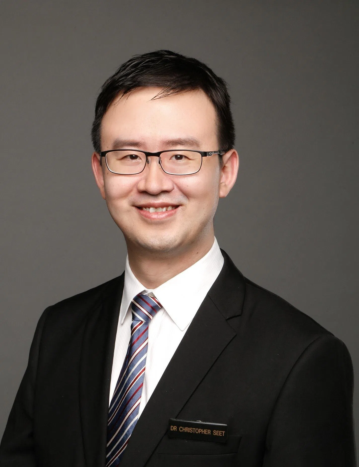 Dr Christopher Seet Ying Hao says that even if mini-stroke symptoms disappear, call 995 rather than driving yourself to hospital.（Courtesy of National Neuroscience Institute）