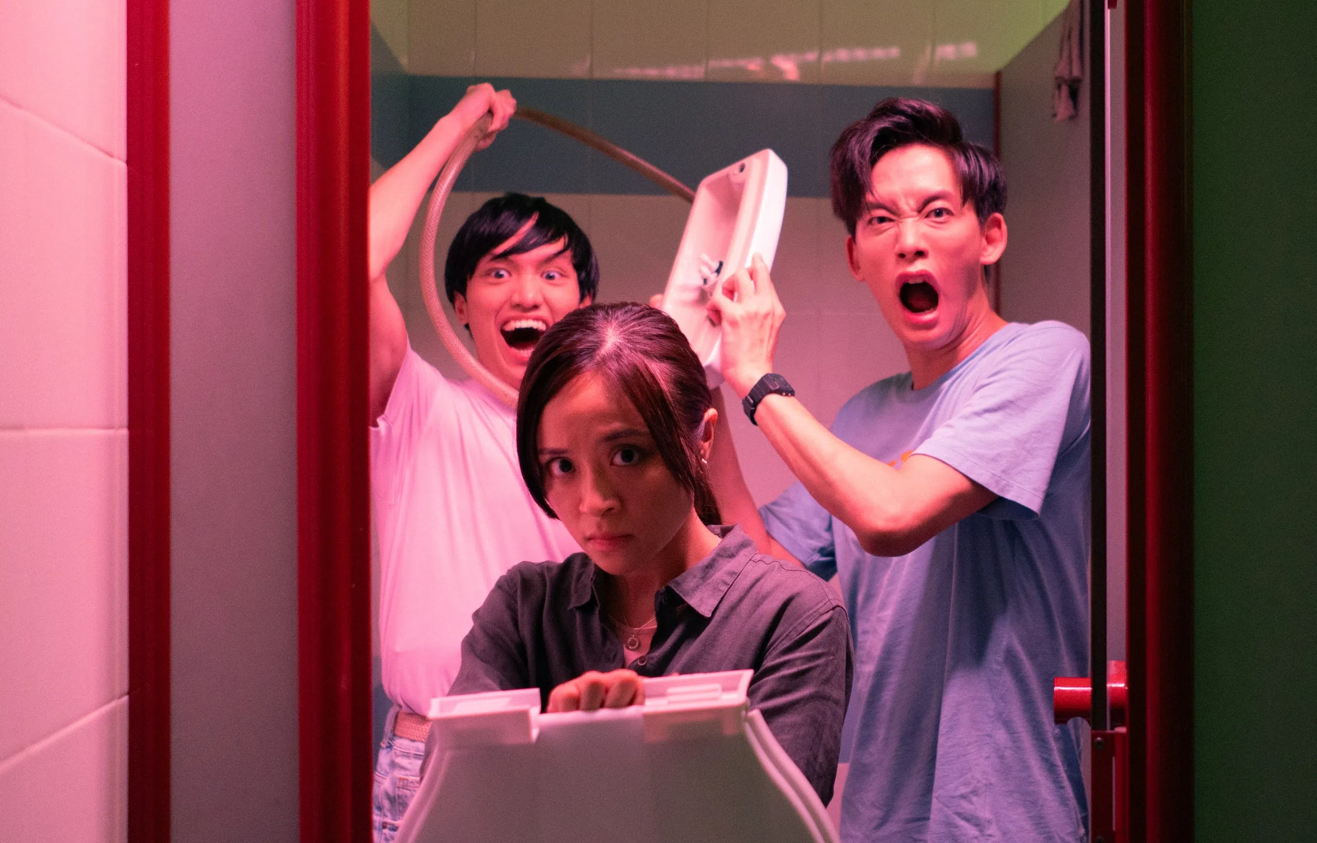 导演从新加坡人熟悉的日常地点如咖啡店、走廊、办公室取景。（Extraordinary Moviemaking Division提供）
