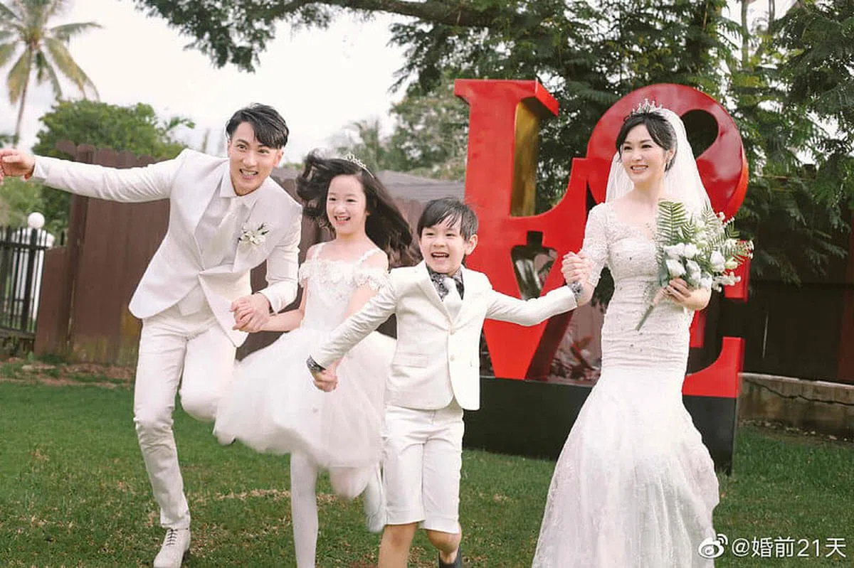 吴尊和老婆参与中国综艺节目《婚前21天》拍摄一系列婚纱照，弥补当年没有婚礼只注册结婚的遗憾。（互联网）