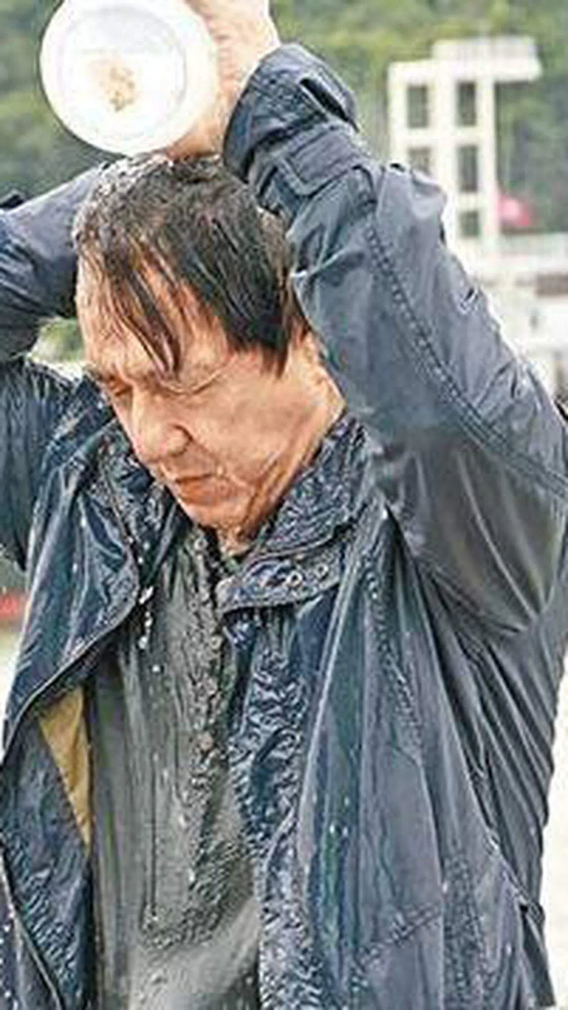 成龙拍摄《绝地逃亡》时受伤。（互联网）