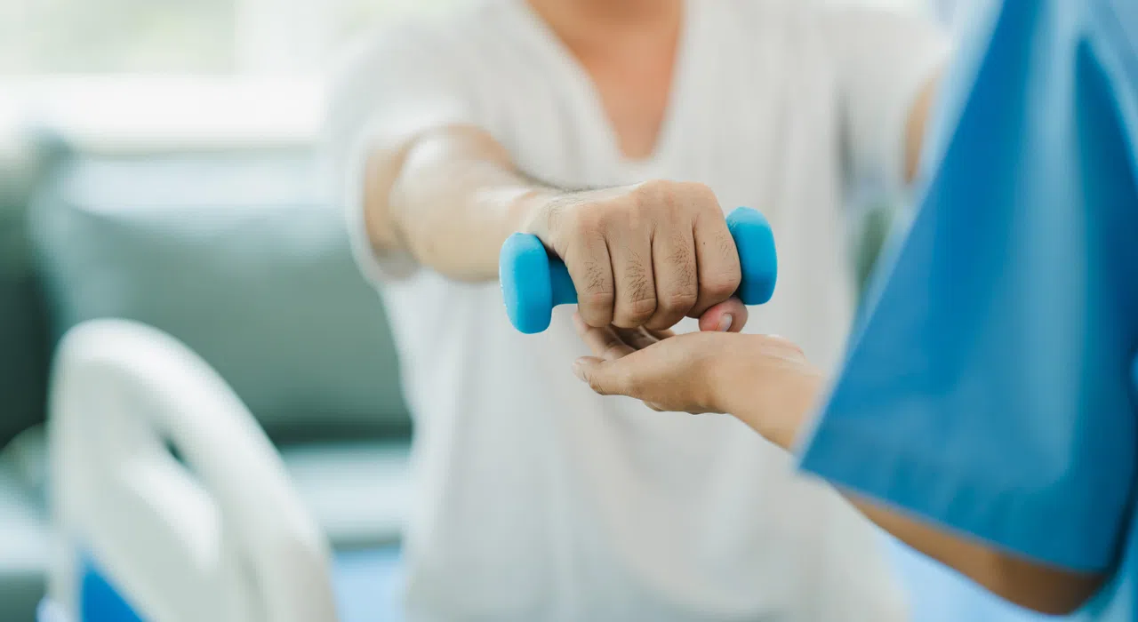中风后除了要勤做复健运动，也应该改善生活方式，以免再次中风。（iStock图片）