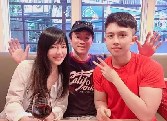 狄莺（左起）和孙鹏的儿子孙安佐屡次惹祸上身。（互联网）