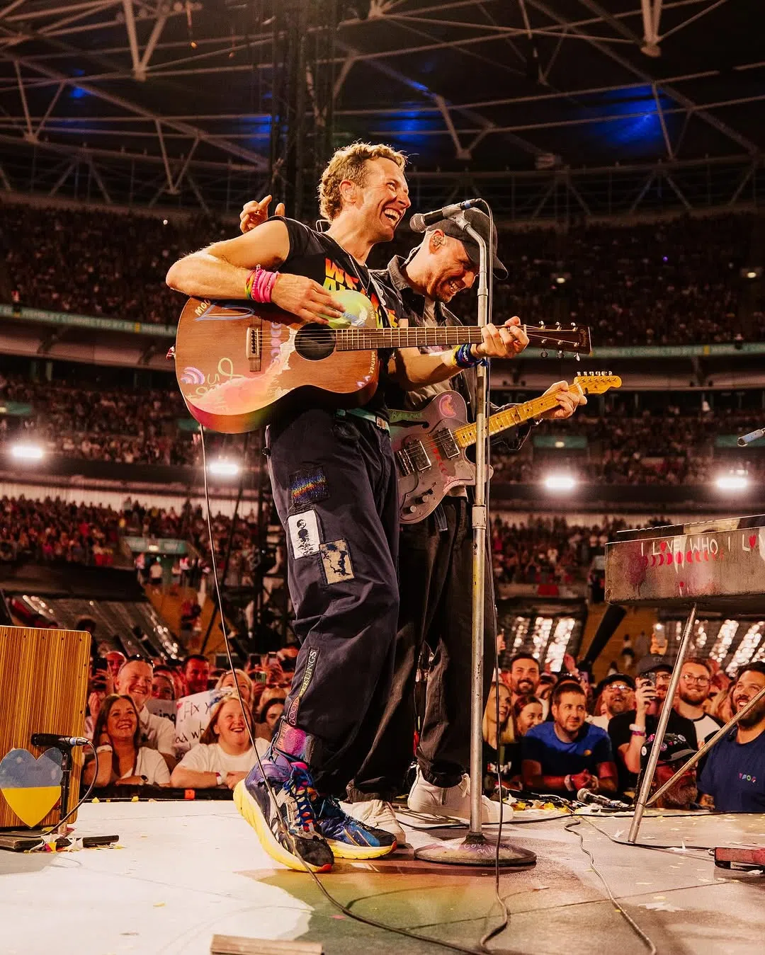 Coldplay演唱会上的接吻抓包镜头事件轰动全球。（取自Coldplay IG）