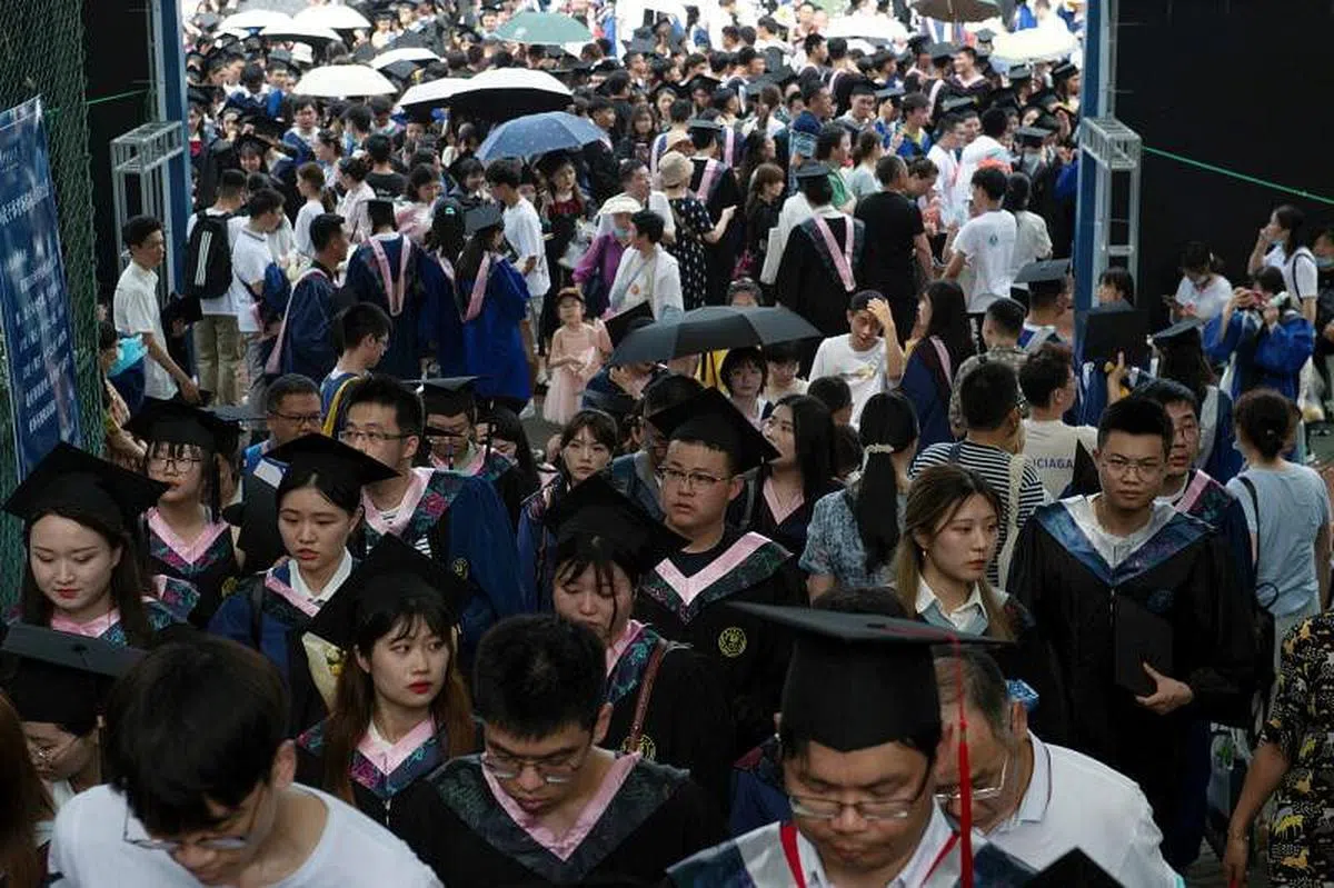 中国教育专家认为，邵阳学院事件根源在于中国各地的教育部门都把提高高校教师的硕士、博士学位占比作为一项建设任务。（路透社）