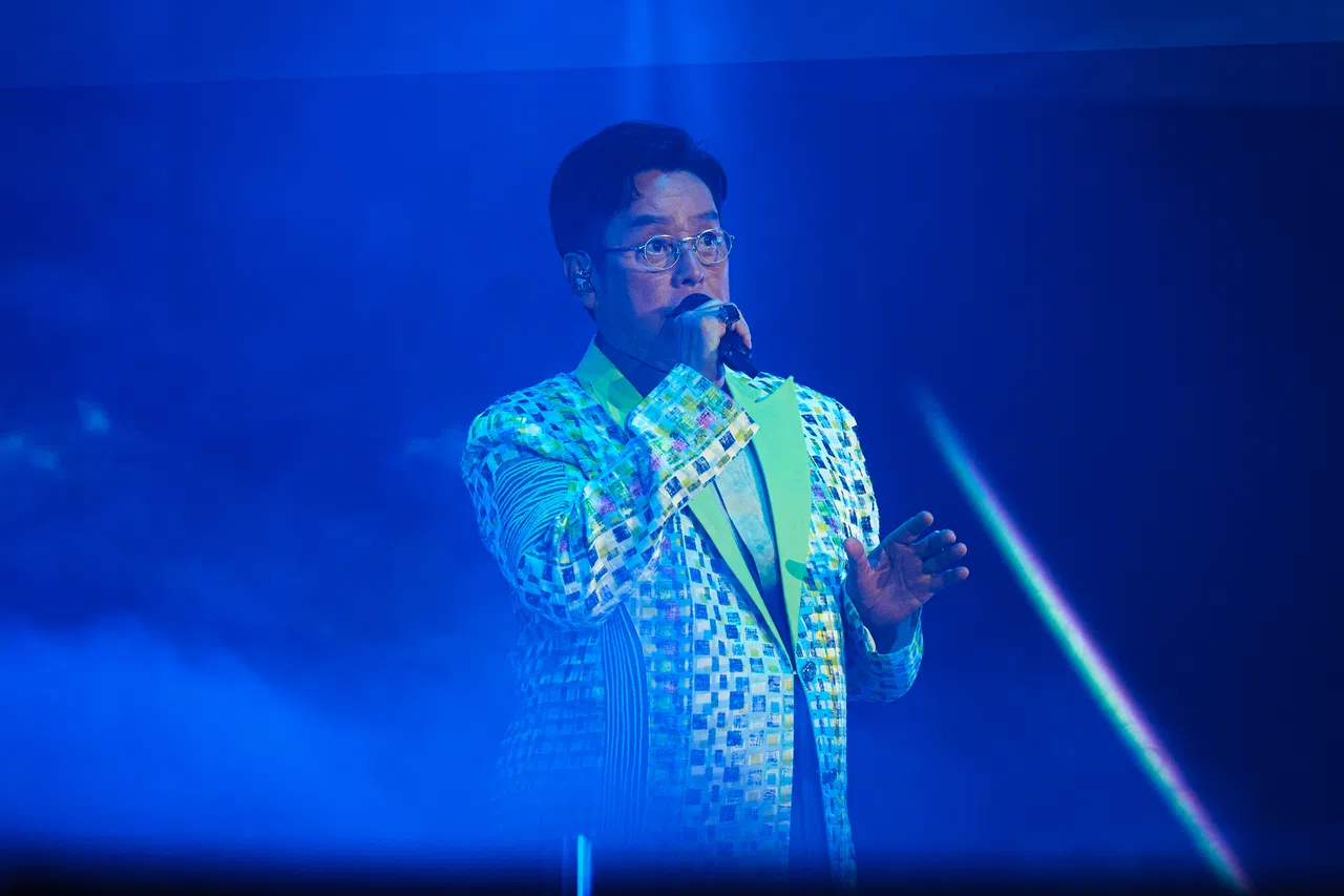 谭咏麟当晚演唱粤语歌曲为主，也应观众要求，全场以粤语和台下互动。（Shaw Brothers Live Entertainment / Red Spade Entertainment提供）